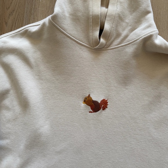 WWF Market Squirrel Hoodie - Picture 4 of 8